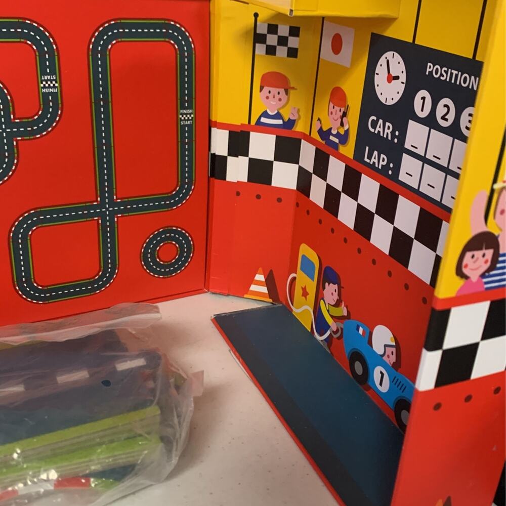 Janod Racing Wooden 3 Car Racing Grand Prix Suitcase Playset - Picture 6 of 7